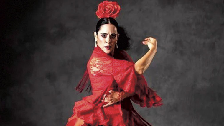 Josette Reilly i rød kjole